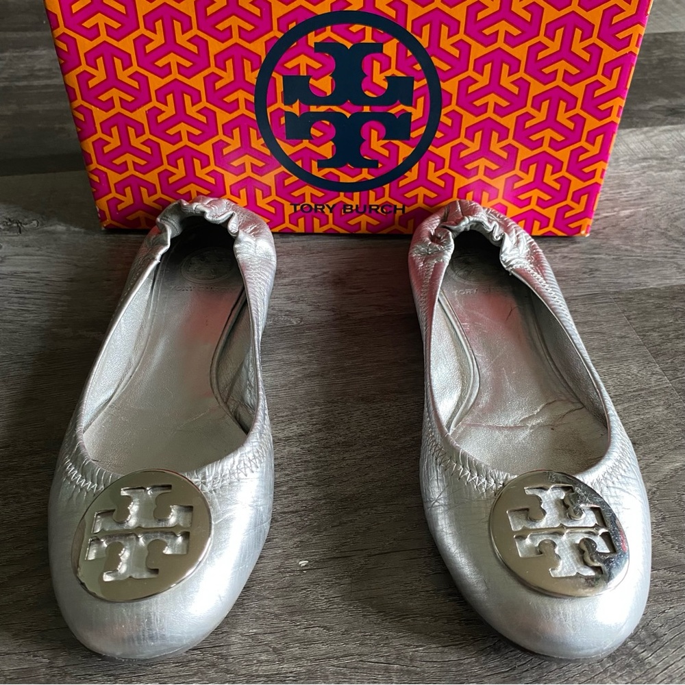Tory Burch Silver Flats SZ 8 Women’s